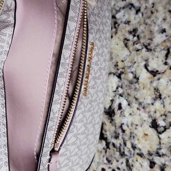 Michael Kors Jet Set Logo Crossbody - Picture 9 of 13